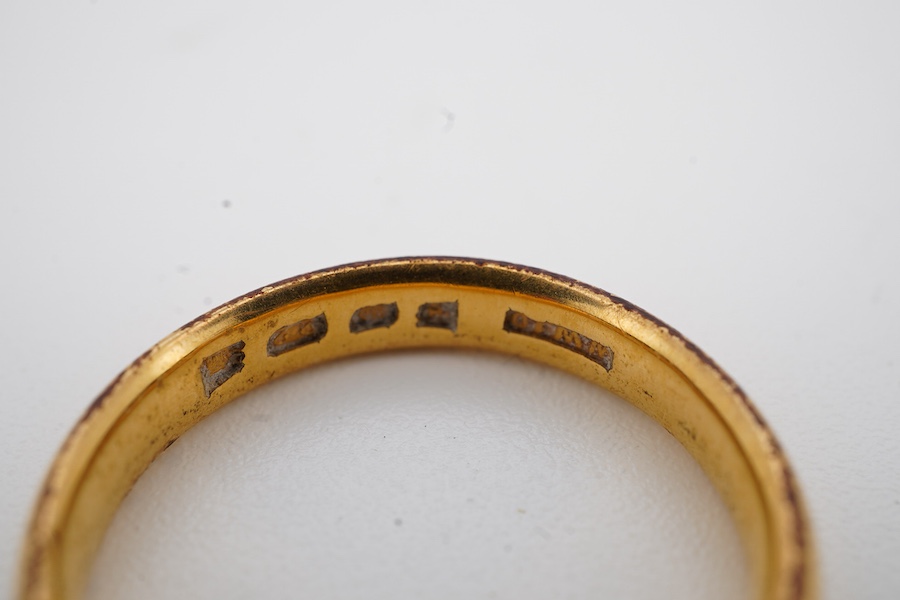 A George V 22ct gold wedding band, London, 1924, size L, 3.8 grams.